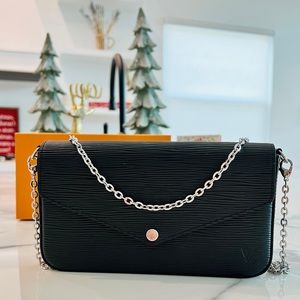 Felicie Pochete Black Louis Vuitton.